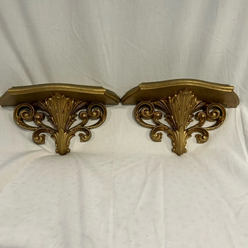 Vintage Hollywood Regency display shelves 2148b, gold shelf